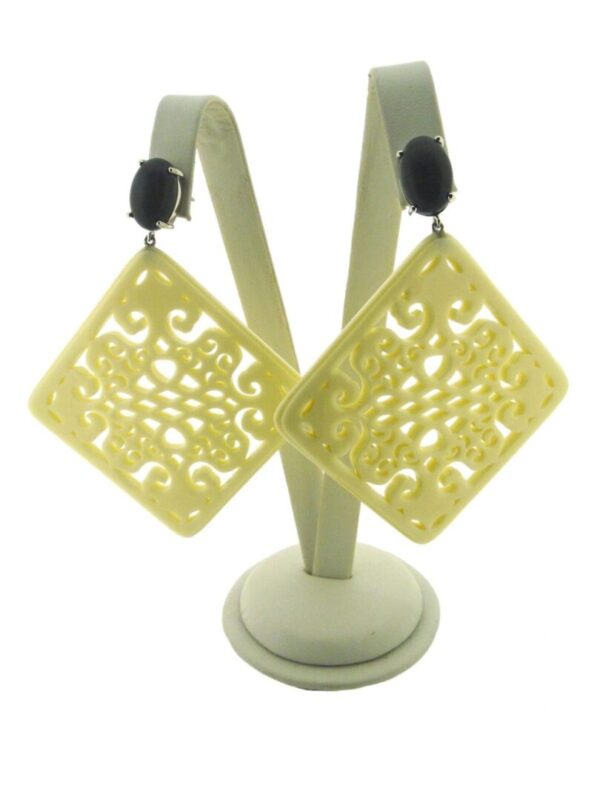 Resin Chinese knot clipped