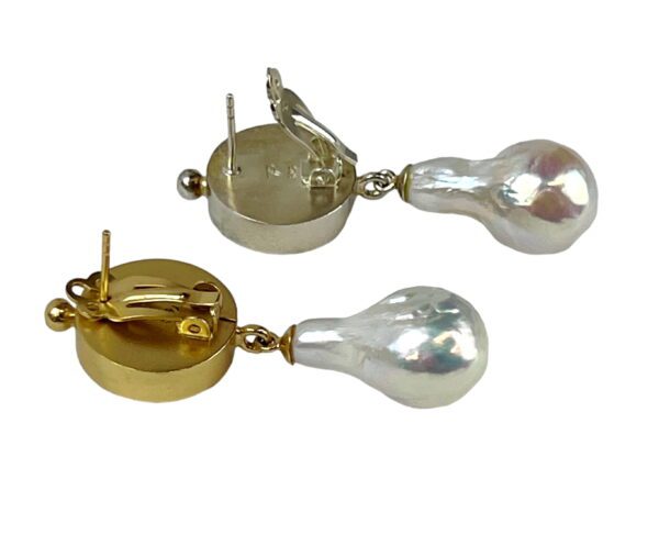 A pair of earrings with gold and silver pearls.