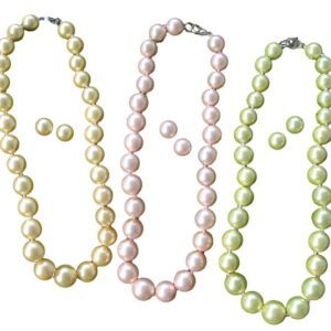 Three different colored pearls are shown with a pair of earrings.