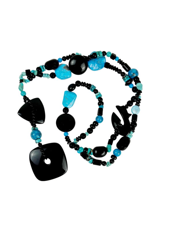 A long necklace with black and blue beads