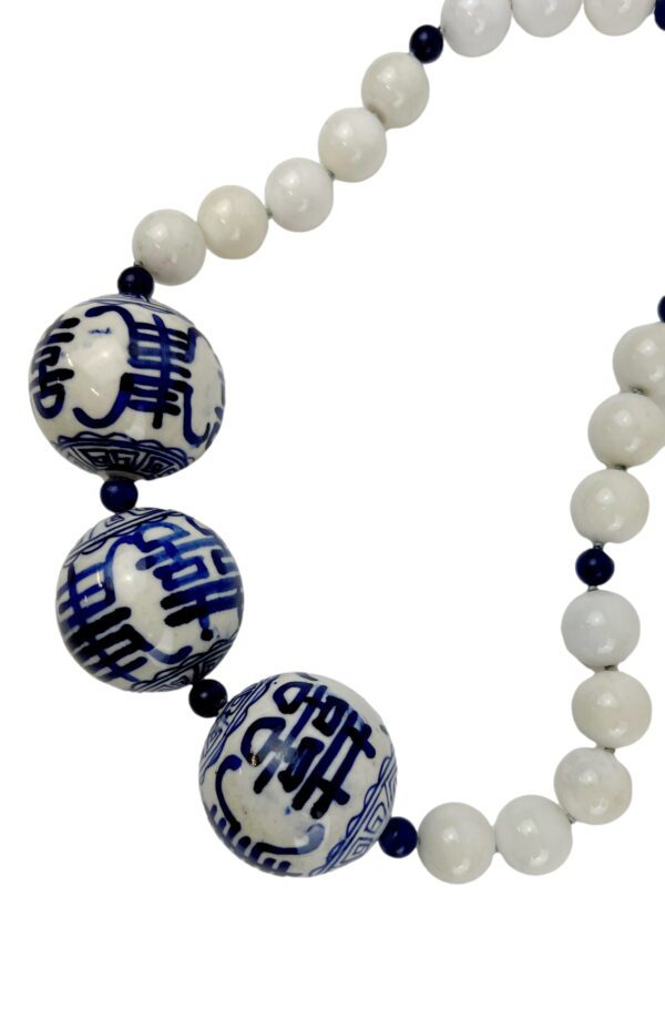 A necklace with blue and white beads on it.