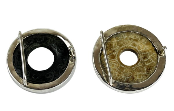 A pair of metal rings with one black and one brown.