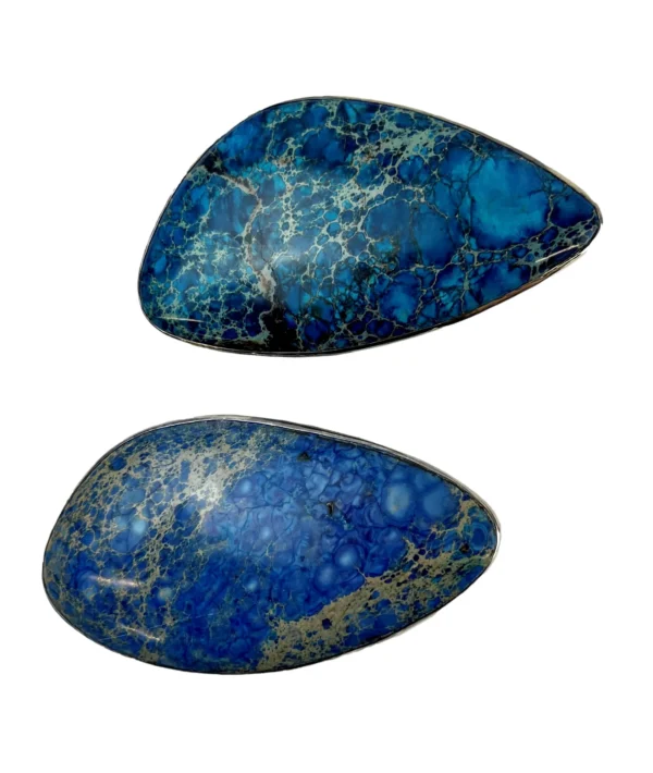 A pair of blue stones are sitting next to each other.